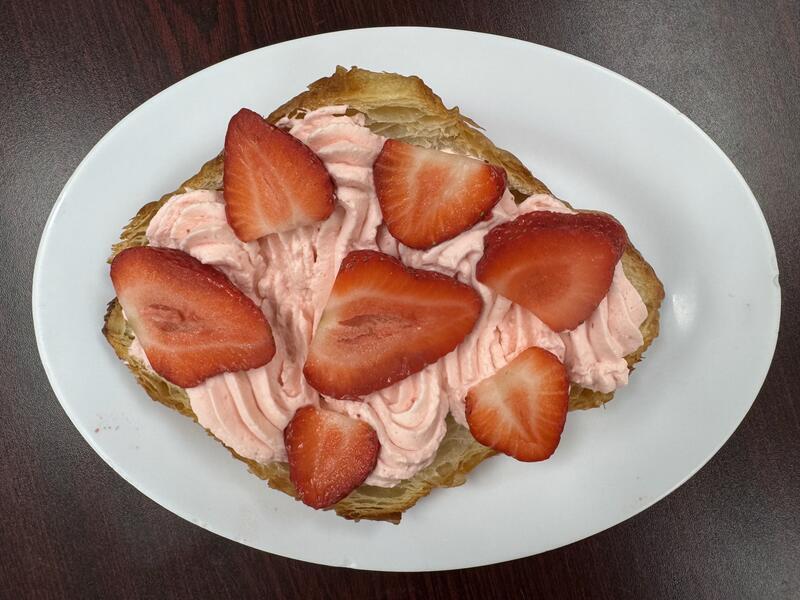 D16. Strawberry Croissant