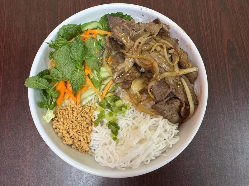 40. Beef Salad Bowl